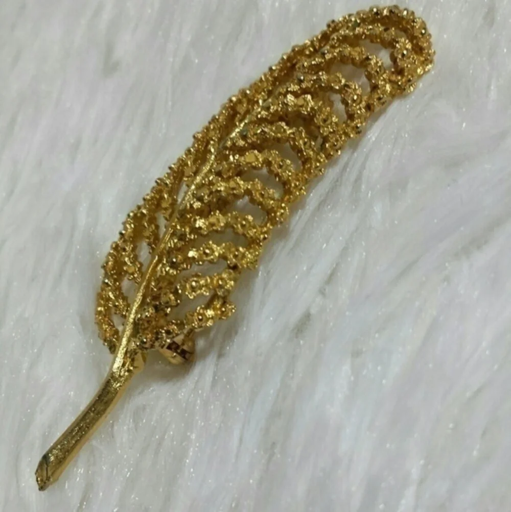 ☄Vintage BSK Gold Tone Leaf Brooch Pin
